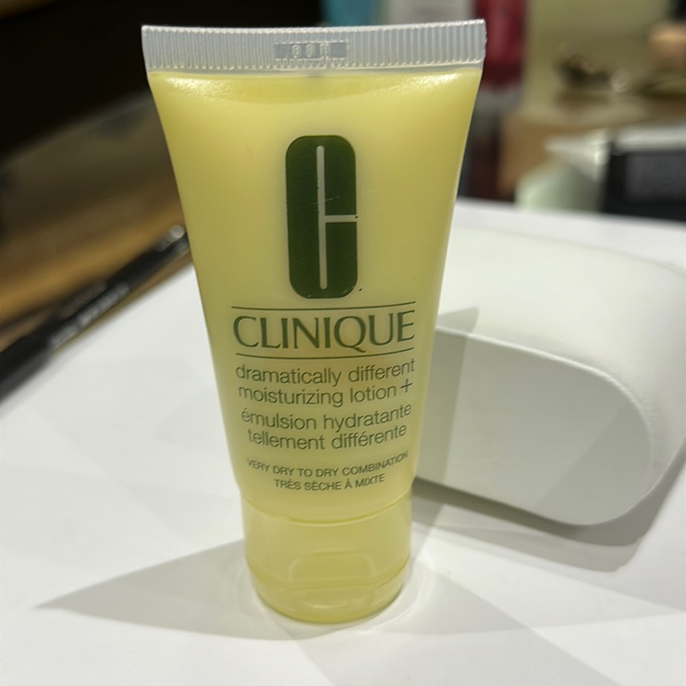 CLINIQUE dramatically different moisturizing lotion+Very dry to dry combination